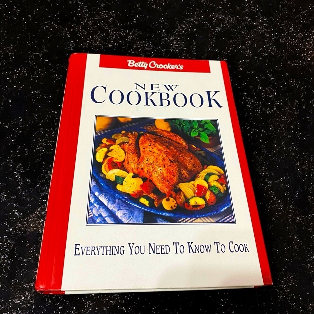 🌟 Betty Crocker’s New Cookbook Recipes Cook Book VTG 1996
3for$30 or 1for$10